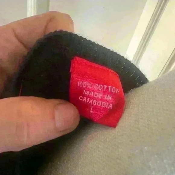 Izod Large black mens v neck sweater. Excellent condition. No imperfections - Picture 8 of 11